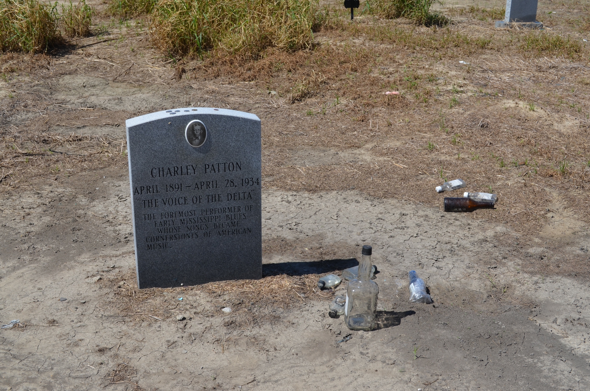 Charley Patton gravesite 2-LaSalle Geographic