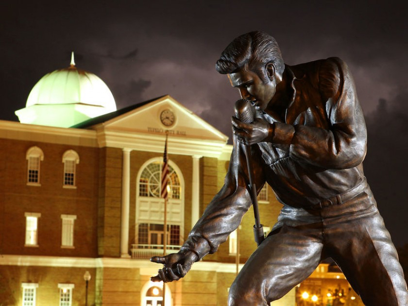 Elvis Home Coming Statue - TupeloCVB
